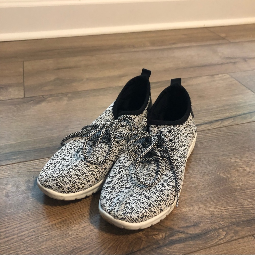 Woman’s Air Underground sneaker